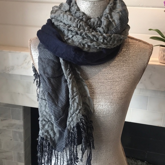 Gray & Navy Layered Scarf Preloved - Picture 5 of 7